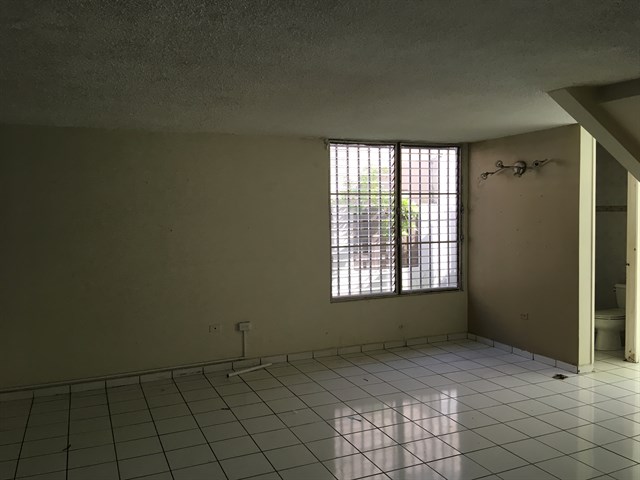 REO 4943 - Photo 4.JPG