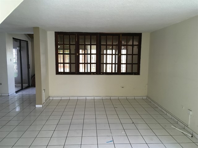 REO 4943 - Photo 3.JPG