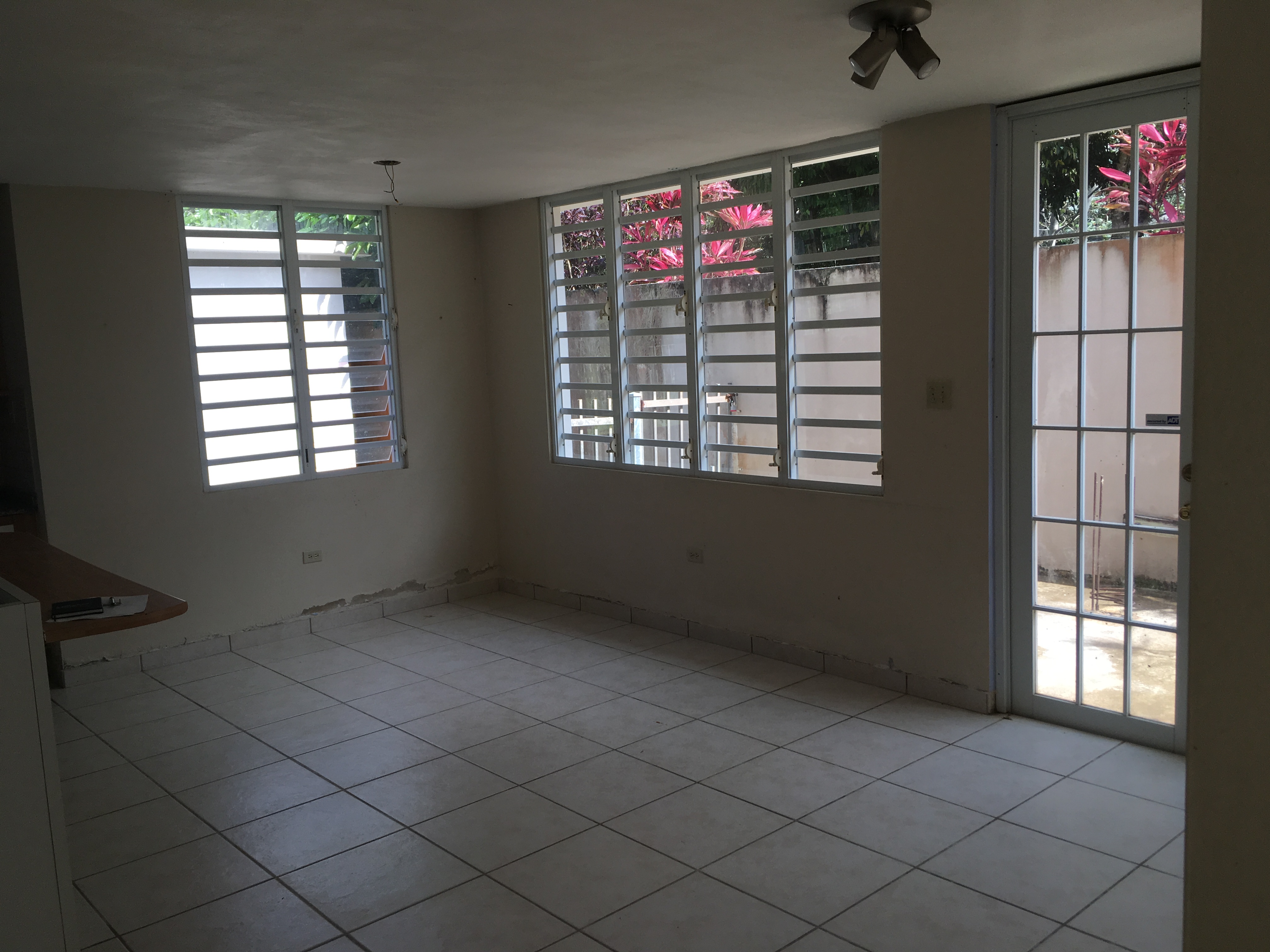 REO 4530 - Photo 3.JPG
